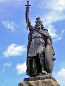 Statue of Alfred the Great c.1899, Winchester, by Odejea (2005) from WikimediaCommons